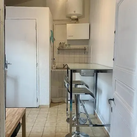 Studio Entier Bien Place 12m2 *